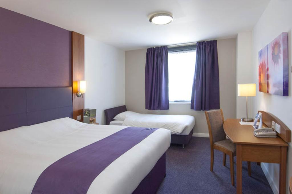 Premier Inn Ashford Central الغرفة الصورة