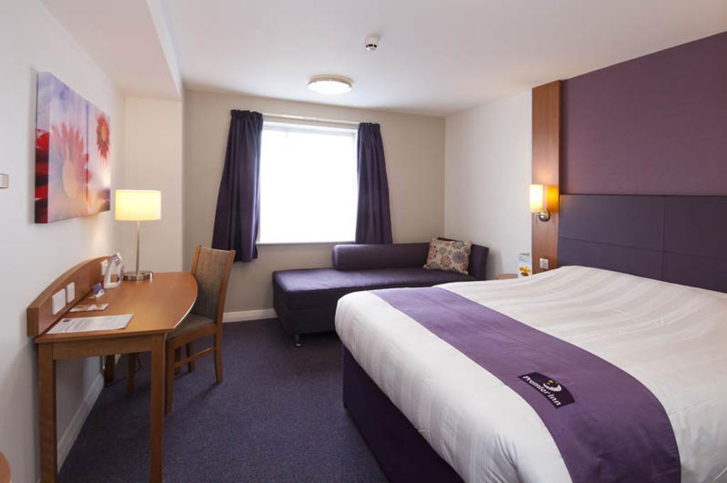 Premier Inn Ashford Central الغرفة الصورة